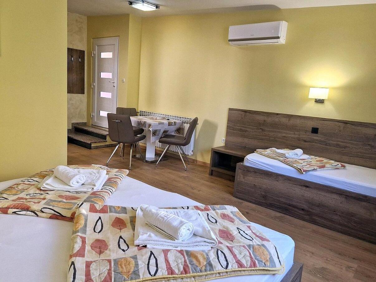 Apartment And Rooms Amenka 노바야 외부 사진